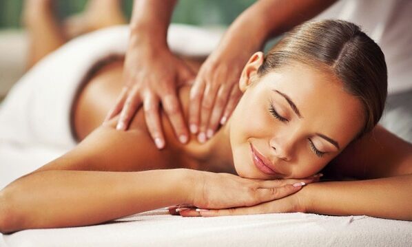 El masaje contribuye al tratamiento eficaz de la osteocondrosis de la columna lumbar. 